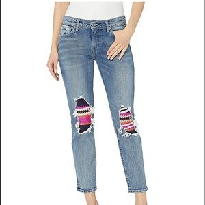 NWOT Levi’s boyfriend patch jeans